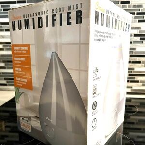 COOL MIST HUMIDIFIER - NEW IN ORIGINAL BOX
